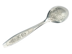 Серебряная чайная ложка с тонким резным узором на черпачке и ручке «Астра»